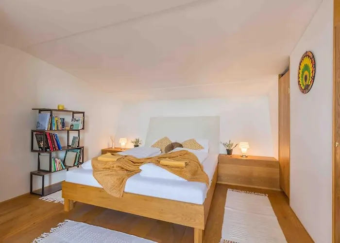 Apartment Whirlpool , Dachterrasse , Wienblick , Zwei Etagen *